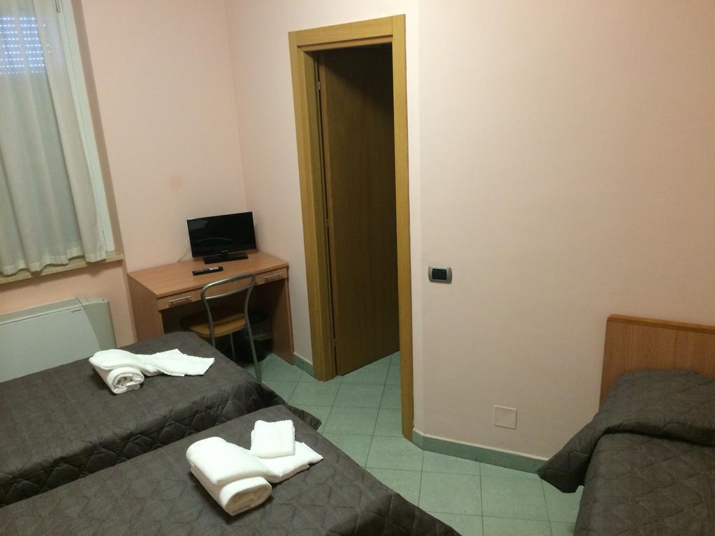 Hotel Hh Il Gabbiano La Spezia Pokój zdjęcie