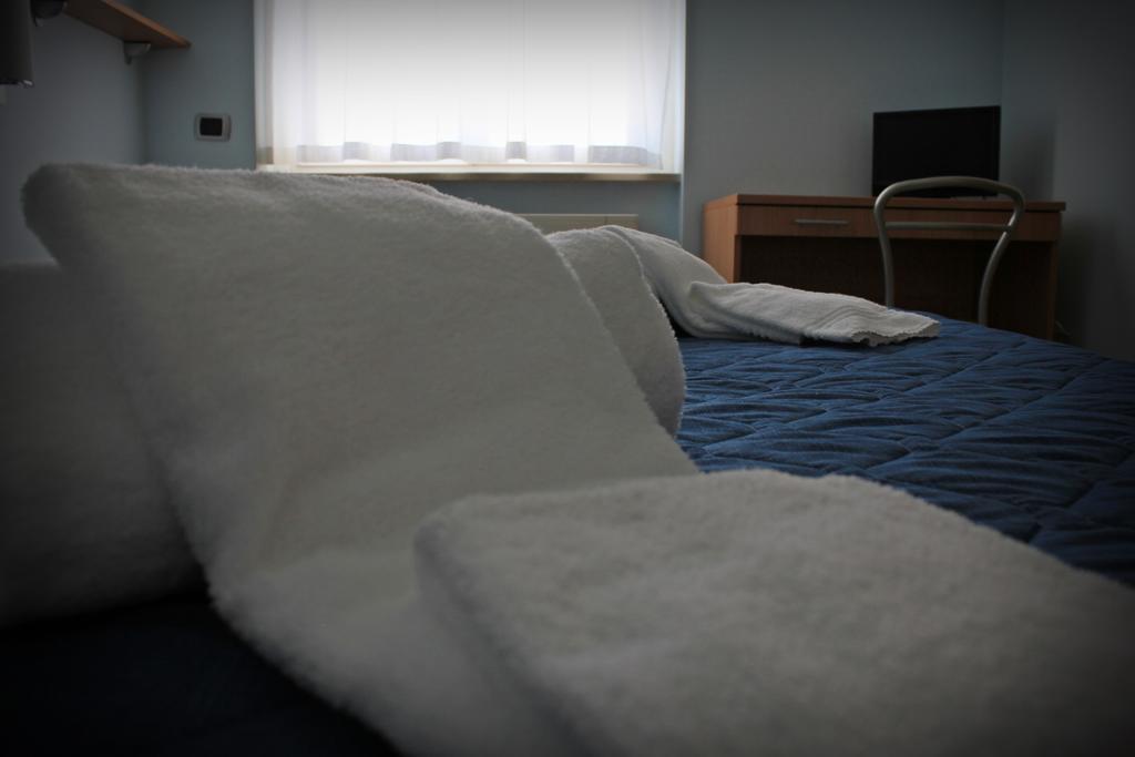 Hotel Hh Il Gabbiano La Spezia Pokój zdjęcie